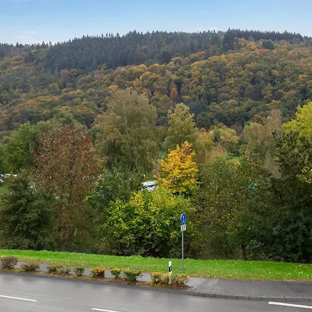 Serene In Semesterbostad *