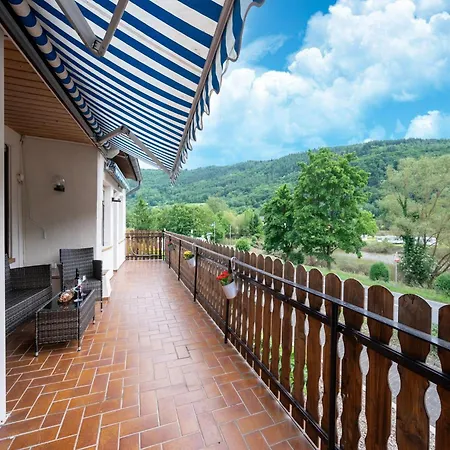 Semesterbostad Serene By The Moselle