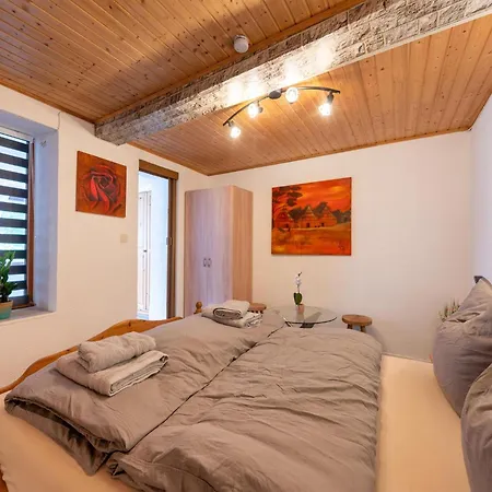 Serene In Holiday home