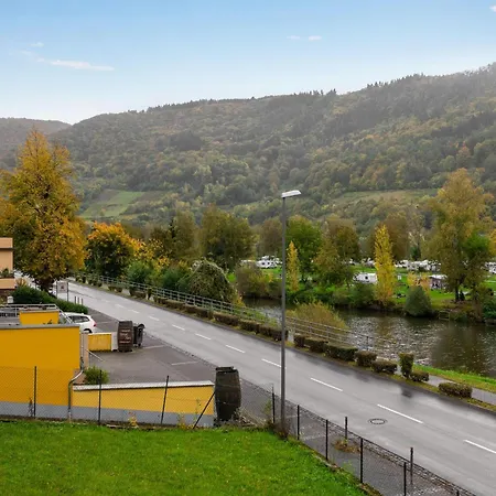 Semesterbostad Serene By The Moselle